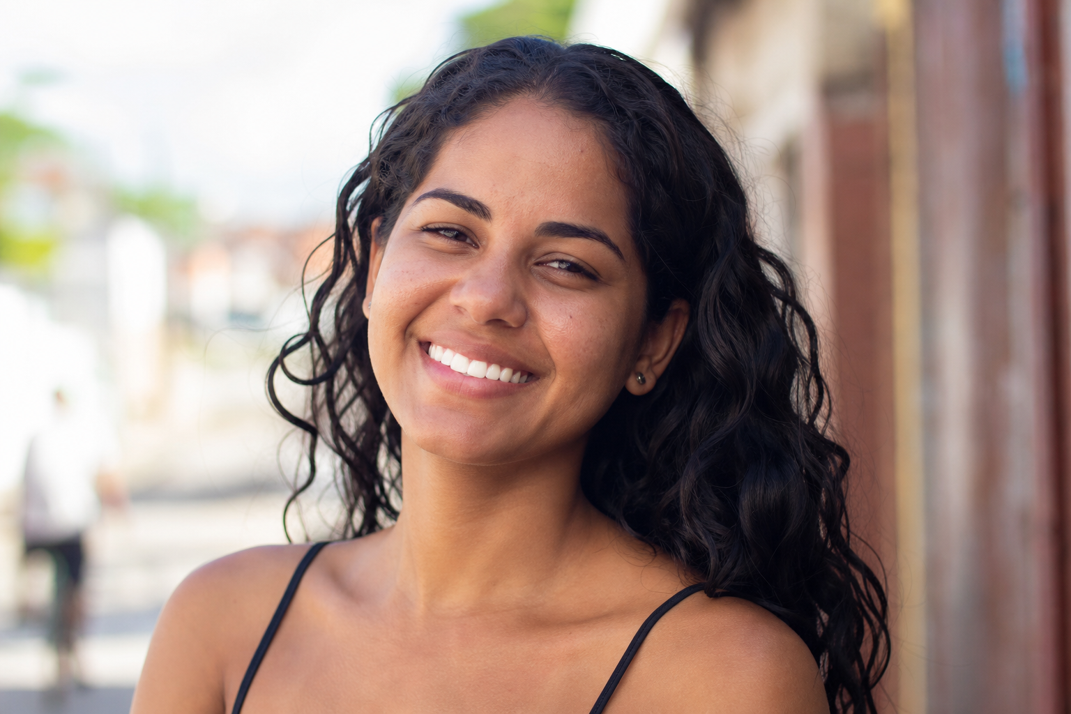 Retrato natural de mulher jovem.